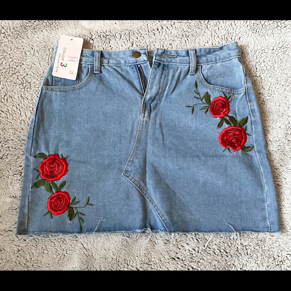 NWT Embroidered Rose Jean Skirt Raw Edge Hem